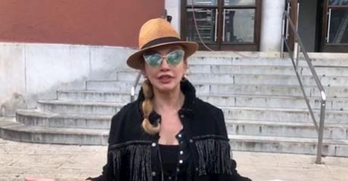 Carlucci: “Rientro Lucarelli a Ballando? Se ne parla a settembre. D’Urso? Quando un talento…”