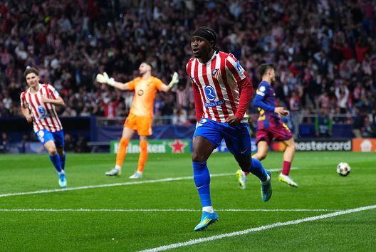 Madrid, Spagna - 14 aprile 2026: Ademola Lookman dell'Atletico Madrid esulta dopo aver segnato il primo gol per la sua squadra durante il ritorno dei quarti di finale di Champions League tra Atlético Madrid e Barcelona al Riyadh Air Metropolitano. (Foto di Angel Martinez/Getty Images) L’Atlético Madrid elimina il Barcellona dalla Champions: è la terza volta in 12 anni- immagine 2