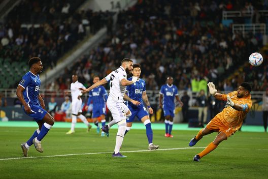 Karim Benzema segna il terzo gol nella finale contro l'Al Hilal al Prince Moulay Abdellah, l'11 febbraio 2023 a Rabat, Marocco. (Foto di Michael Steele/Getty Images) Real Madrid Al-Hilal