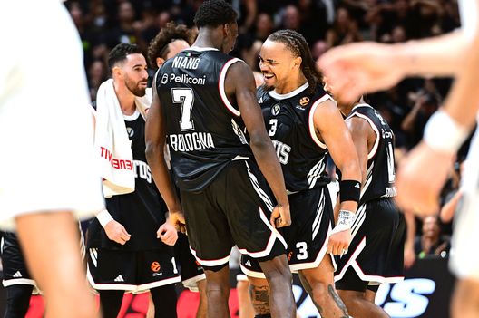 Virtus in gran forma: 4 vittorie nelle ultime 5 gare ufficiali tra campionato ed Eurolega (Foto di Luca Sgamellotti/Euroleague Basketball via Getty Images) Bologna-Sassari live: streaming gratis e diretta TV del match di basket Serie A- immagine 3