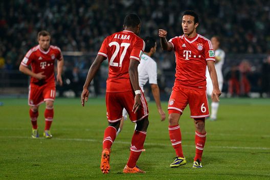 Thiago fa festa con Alaba dopo il gol in finale contro il Raja. (Foto di Lars Baron/Bongarts/Getty Images) Bayern Monaco: la storia al Mondiale per club e i tre gol più belli- immagine 5