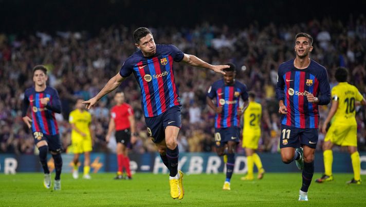 BARCELONA, SPAIN - OCTOBER 20: Robert Lewandowski of FC Barcelona celebrates after scoring their sides first goal during the LaLiga Santander match between FC Barcelona and Villarreal CF at Spotify Camp Nou on October 20, 2022 in Barcelona, Spain. (Photo by Alex Caparros/Getty Images)  Barcellona Osasuna