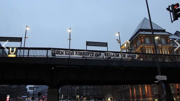 Amburgo, monta la protesta: no al sorteggio Euro 2024 nello stesso weekend del derby- immagine 2