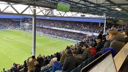 London derby QPR-Millwall ad alta tensione: oggetti in campo e tafferugli con la polizia