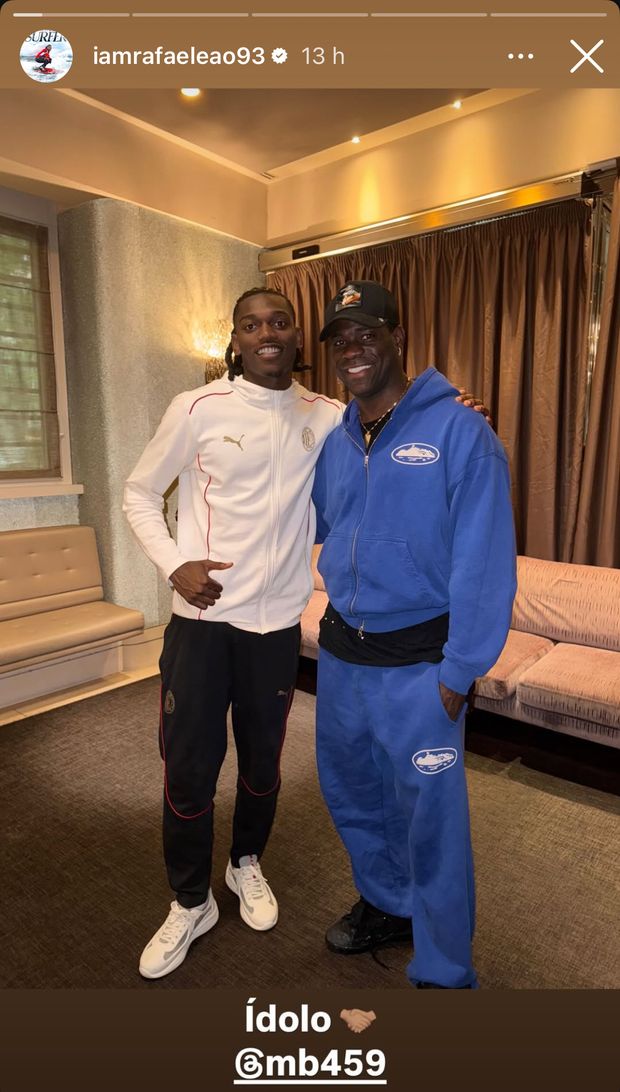 Leao omaggia Balotelli: “Idolo” rossonero e abbraccio a Marassi- immagine 2