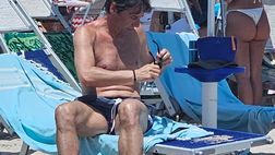 Vacanza in famiglia per Conte: primi giorni di relax al mare con i fratelli – LE FOTO