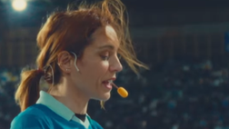 VIDEO Cristiana Dell’Anna porta Matilde Serao al Maradona: la poesia per Napoli