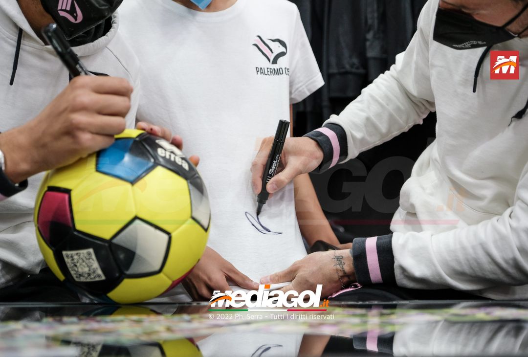 FOTO Palermo: Brunori e Soleri incontrano i tifosi allo Store Ufficiale. La gallery - immagine 51