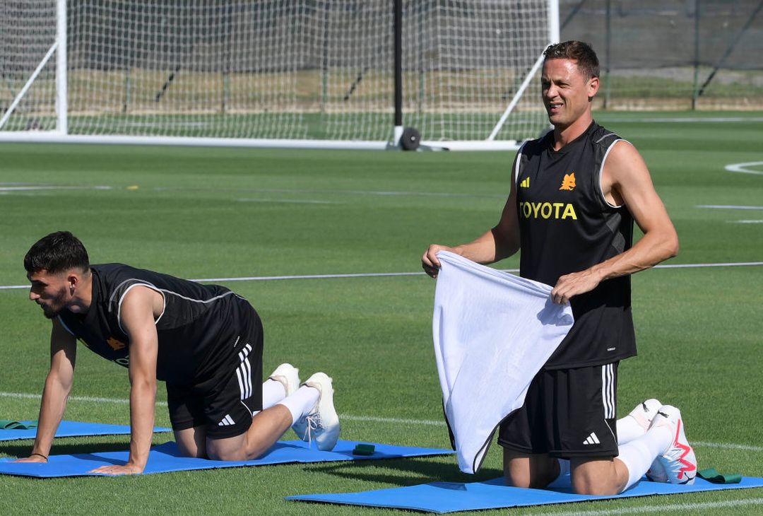 Roma, secondo giorno di ritiro. L’allenamento a Trigoria – FOTO GALLERY - immagine 36