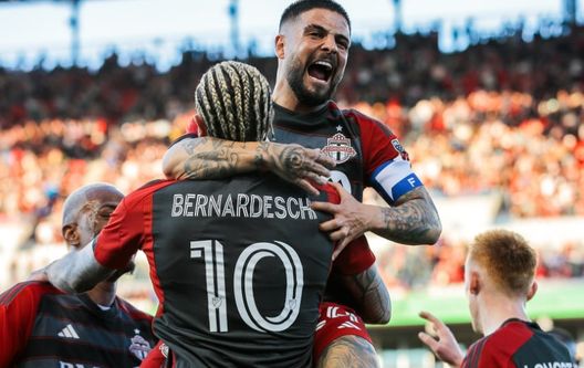 Lorenzo Insigne festeggia insieme a Federico Bernardeschi (Toronto FC) Montreal-Toronto, il pronostico di DDD del derby canadese- immagine 2
