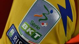 Serie B, la 14esima giornata si gioca col pallone rosso contro la violenza sulle donne