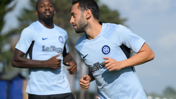 Sky – Inter, Calhanoglu in gruppo: sarà titolare. Sanchez, Pavard, Cuadrado: le ultime - immagine 1