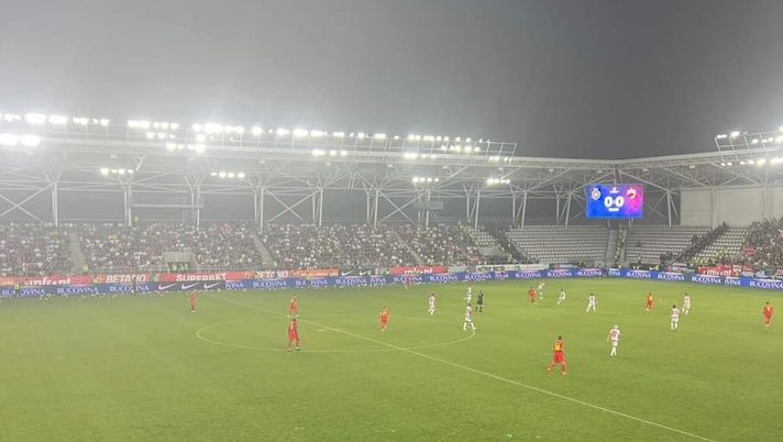 Romania, il premier “sgrida” le squadre: “Perchè avete giocato il derby in uno stadio così piccolo?” - immagine 1