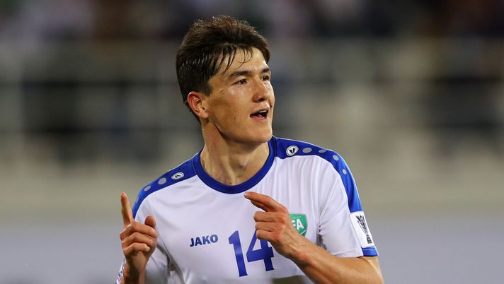 AL AIN, UNITED ARAB EMIRATES - JANUARY 17: Eldor Shomurodov of Uzbekistan celebrates as he scores his team's first goal during the AFC Asian Cup Group F match between Japan and Uzbekistsn at Khalifa Bin Zayed Stadium on January 17, 2019 in Al Ain, United Arab Emirates. (Photo by Francois Nel/Getty Images) Shomurodov, super gol nel 3-0 dell’Uzbekistan al Qatar – VIDEO - immagine 1