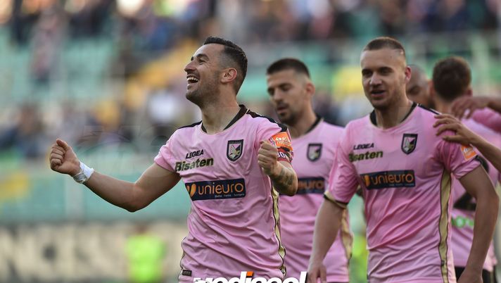 PALERMO, ITALY - MARCH 17: Ilija Nestorovski of Palermo celebrates after scoring his second goal (4-0) during the Serie B match between US Citta di Palermo and Carpi FC at Stadio Renzo Barbera on March 17, 2019 in Palermo, Italy. (Photo by Tullio M. Puglia/Getty Images)  Palermo calcio