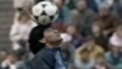 Maradona, 37 anni fa il suo iconico riscaldamento prima di Bayern-Napoli IL VIDEO