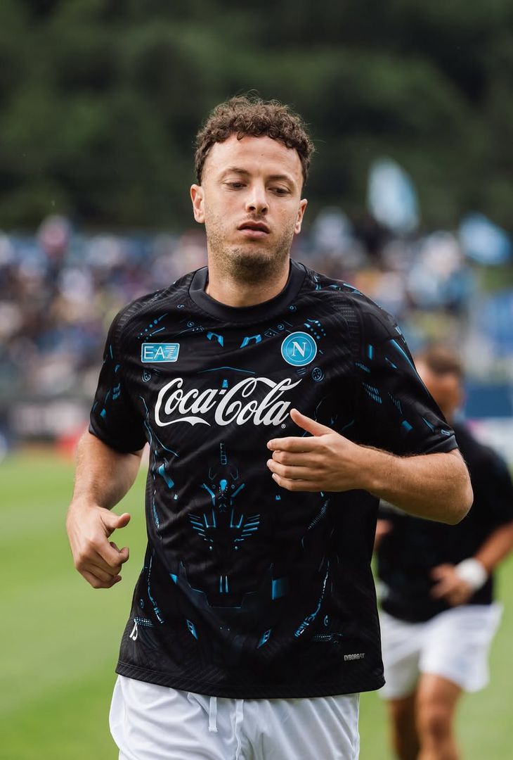 Tutto pronto a Dimaro: gli azzurri in campo per il riscaldamento LA GALLERY- immagine 1