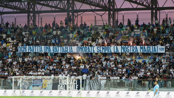 si ringrazia la redazione di Sportitalia per la concessione delle foto Avellino-Lazio di rigore: all’ultimo minuto, Guendouzi dal dischetto- immagine 2
