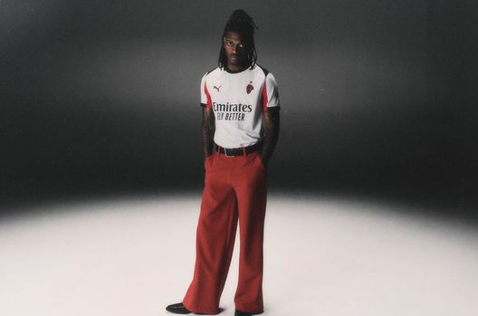 AC MILAN: MAGLIA AWAY 2025/2026: LEAO maglia-away-2025-2026-kit-jersey-ufficiale-foto-immagini-prezzo-store-milan-puma-logo