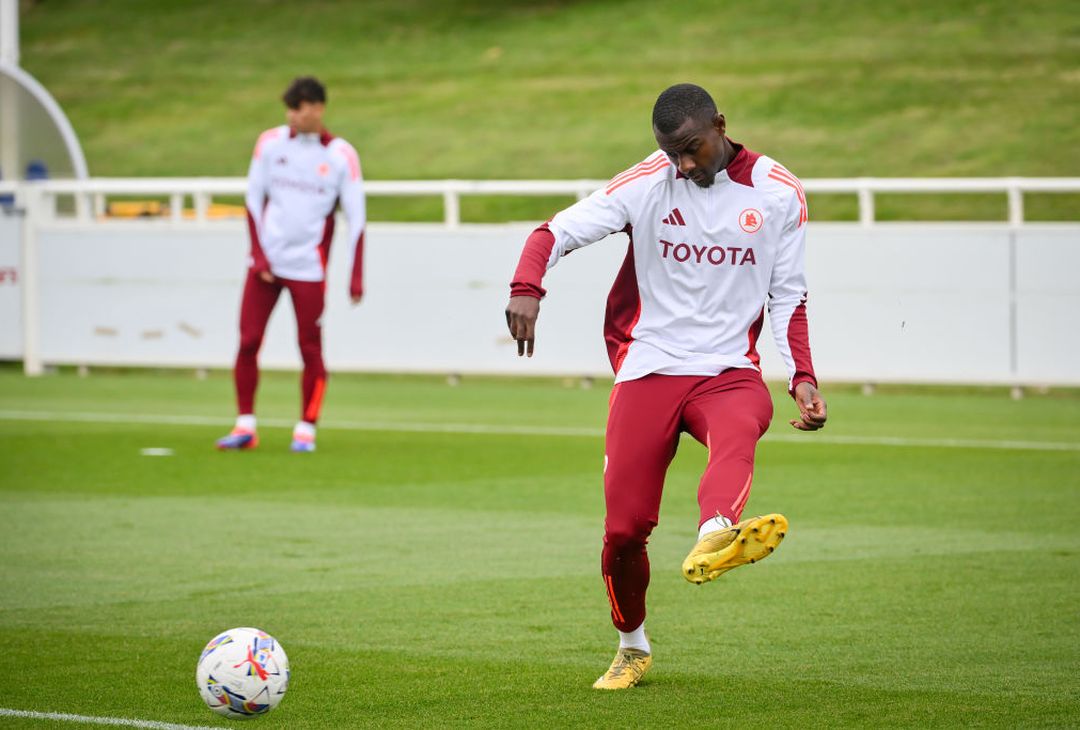 Ritiro Roma, Dovbyk scalda i motori: le indicazioni di De Rossi – FOTO GALLERY - immagine 47