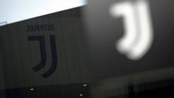 Il volo non parte: i giocatori della Juve Next Gen dormono per terra in aeroporto