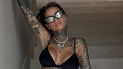 Zoe Cristofoli da perdere la testa: il bikini risalta le forme mozzafiato