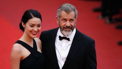Mel Gibson e Rosalind Ross si lasciano dopo 9 anni: “Triste chiudere questo capitolo ma…”