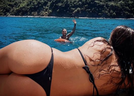 Modella accusa Icardi di scriverle in privato, Mauro pubblica il video ricevuto: “Smettete di…” Modella accusa Icardi di scriverle in privato, Mauro pubblica il video ricevuto: “Smettete di…” - immagine 1