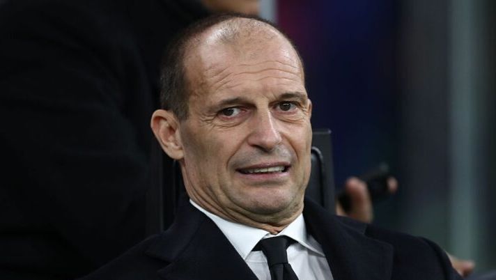 MILAN, ITALY - NOVEMBER 29: AC Milan coach Massimiliano Allegri looks on during the Serie A match between AC Milan and SS Lazio at Giuseppe Meazza Stadium on November 29, 2025 in Milan, Italy. (Photo by Marco Luzzani/Getty Images) Allegri: “Fofana è infortunato: quando torna! Su Pulisic, Gimenez, Jashari, Nkunku e Maignan…” - immagine 1