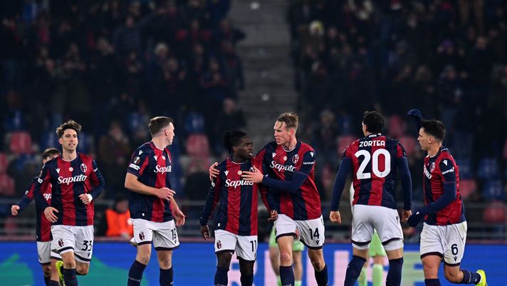 BOLOGNA, ITALY - JANUARY 22: Jonathan Rowe of Bologna FC celebrates after scoring the 2-2 goal during the UEFA Europa League 2025/26 League Phase MD7 match between Bologna FC 1909 and Celtic FC at Stadio Renato Dall'Ara on January 22, 2026 in Bologna, Italy. (Photo by Alessandro Sabattini/Getty Images) Bologna-Celtic, le pagelle del Cor Bo- immagine 1