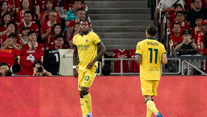 HONG KONG, CHINA - JULY 26: Rafael Leao of AC Milan (L) celebrates after scoring his goal with Christian Pulisic of AC Milan (R) during the Liverpool FC v AC Milan Pre-Season Friendly match at Kai Tak Stadium on July 26, 2025 in Hong Kong, China. (Photo by Yu Chun Christopher Wong/Eurasia Sport Images/Getty Images) Pulisic a sinistra: il piede invertito chi Chris arma in più per domenica