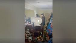 VIDEO / Guardano Cile-Perù in una camera mortuaria!