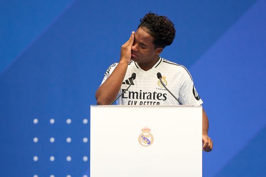 MADRID, SPAIN - JULY 27: Real Madrid new signing, Endrick Felipe is unveiled at Estadio Santiago Bernabeu on July 27, 2024 in Madrid, Spain. (Photo by Angel Martinez/Getty Images)