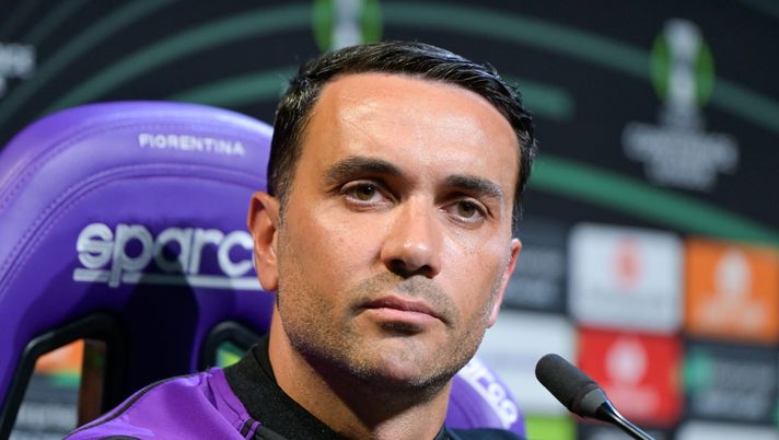 GERMOGLI PH: 16 APRILE 2025 BAGNO A RIPOLI AL VIOLA PARK SI E' SVOLTA LA CONFERENZA STAMPA DELLA FIORENTINA IN VISTA DELLA PARTITA DI CONFERENCE LEAGUE CONTRO IL CELJE NELLA FOTO MISTER RAFFAELE PALLADINO Palladino