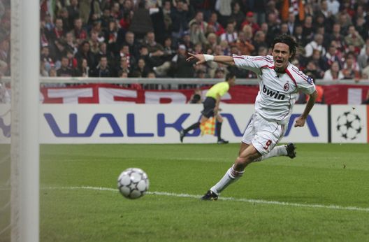 MUNICH, GERMANY - APRIL 11: Filippo Inzaghi of Milan celebrates scoring the second goal during the UEFA Champions League Quarter Final second leg match between FC Bayern Munich and AC Milan at the Allianz-Arena on April 11, 2007 in Munich, Germany. (Photo by Alexander Hassenstein/Bongarts/Getty Images) milan-bayern-monaco-partite-importanti-storiche-champions-league-formazioni-ricordi-memories-amarcord