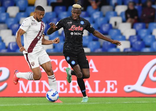 NAPLES, ITALY - OCTOBER 17: Vìctor Osimhen of Napoli during the Serie A match between SSC Napoli and Torino FC at Stadio Diego Armando Maradona on October 17, 2021 in Naples, Italy. (Photo by SSC NAPOLI/SSC NAPOLI via Getty Images) La moviola di Napoli-Torino 1-0: non c’è la punizione che porta al rigore azzurro- immagine 2