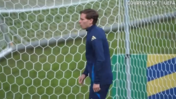 VIDEO / Italia, divertimento in allenamento. E in porta finisce…Barella!
