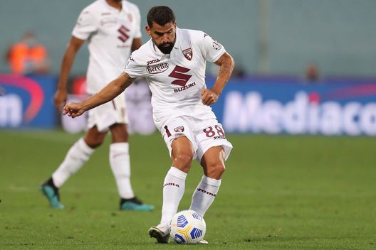 FLORENCE, ITALY - SEPTEMBER 19: Tomas Rincon of Torino FC in action during the Serie A match between ACF Fiorentina and Torino FC at Stadio Artemio Franchi on September 19, 2020 in Florence, Italy. (Photo by Gabriele Maltinti/Getty Images)