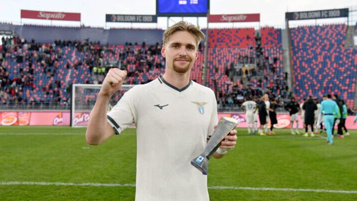 BOLOGNA, ITALY - MARCH 22: Kenneth Taylor of SS Lazio celebrates a victory after the Serie A match between Bologna FC 1909 and SS Lazio at Renato Dall'Ara Stadium on March 22, 2026 in Bologna, Italy. (Photo by Marco Rosi - SS Lazio/Getty Images) Chi sale dopo l’ultima giornata al fanta e cosa cambia: da Vandeputte a Taylor e Diao, ecco sette nomi- immagine 1