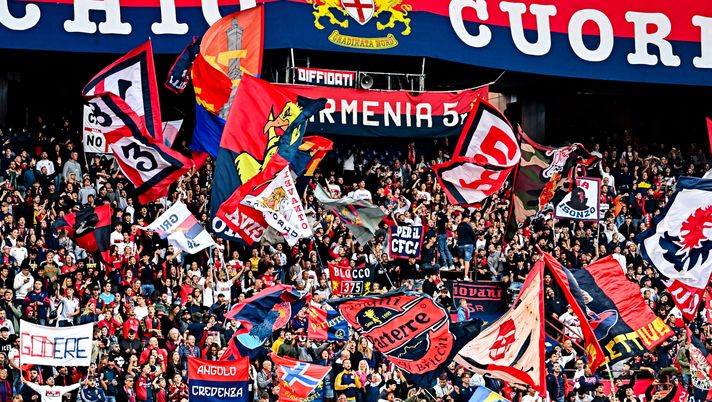 GENOA, ITALY - SEPTEMBER 25: Genoa fans wave their flags prior to kick-off in the Coppa Italia match between Genoa CFC and Empoli at Stadio Luigi Ferraris on September 25, 2025 in Genoa, Italy. (Photo by Simone Arveda/Getty Images) napoli genoa