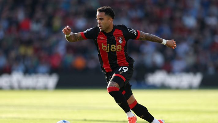BOURNEMOUTH, ENGLAND - MAY 10: Justin Kluivert of Bournemouth in action during the Premier League match between AFC Bournemouth and Aston Villa FC at Vitality Stadium on May 10, 2025 in Bournemouth, England. (Photo by Richard Heathcote/Getty Images) Kluivert: “Spero la Roma vinca lo scudetto. De Rossi è una rarità nel calcio” - immagine 1