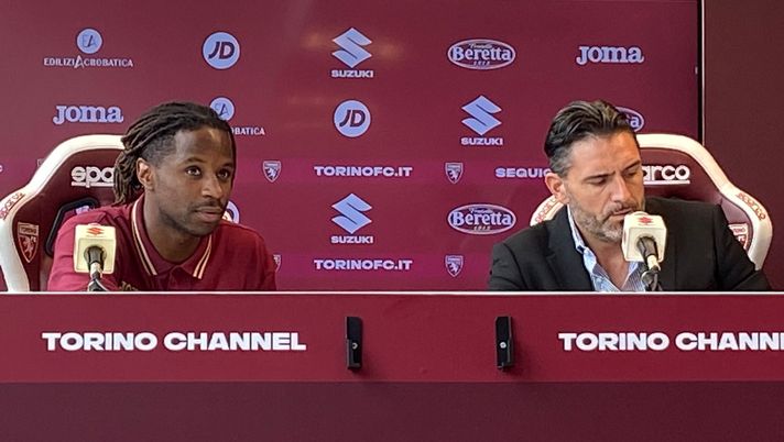 Adrien Tameze e Davide Vagnati durante la presentazione del centrocampista