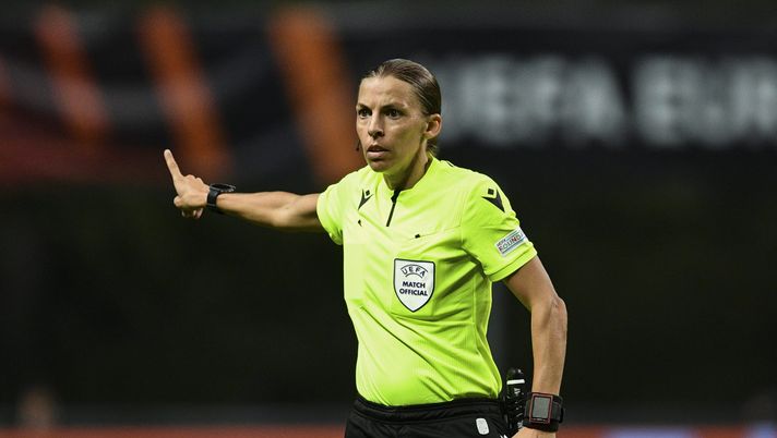 Uefa, stabilita una nuova regola: ammonizione per chi si avvicina all’arbitro - immagine 1
