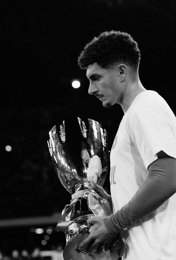 La poca ferocia del primo tempo e la cosiddetta 'cazzimma' mostra nella ripresa: due facce della stessa medaglia che compongono il riassunto 'in bianco e nero' di Napoli-Hellas Verona realizzato dall'admin dell'account Instagram della compagine partenopea.