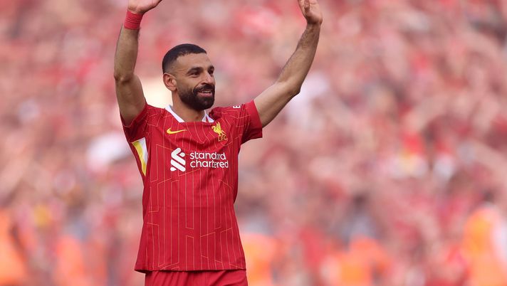 LIVERPOOL, ENGLAND - APRIL 27: Mohamed Salah of Liverpool celebrates the teams victory and confirmation of winning the Premier League title after the Premier League match between Liverpool FC and Tottenham Hotspur FC at Anfield on April 27, 2025 in Liverpool, England. (Photo by Carl Recine/Getty Images) de bruyne liverpool