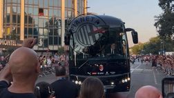 VIDEO, Milan-Bari: pullman rossonero arrivato a San Siro | PM News