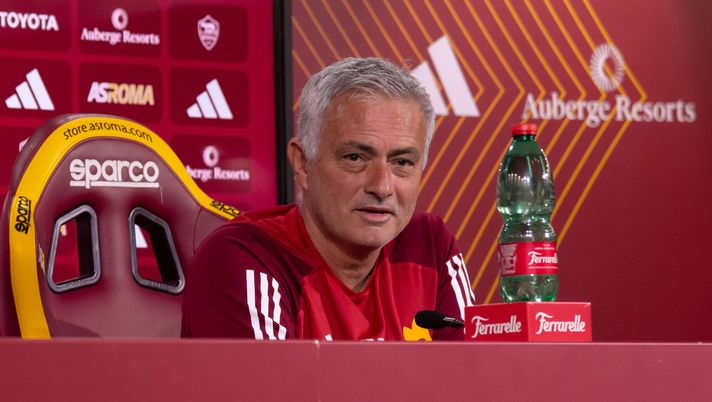Mourinho: “Siamo in ritardo col mercato. I tifosi devono “giocare” in attacco” - immagine 1