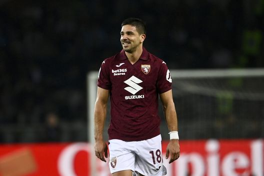 TURIN, ITALY - OCTOBER 19: Giovanni Simeone of Torino FC reacts during the Serie A match between Torino FC and SSC Napoli at Stadio Olimpico Grande Torino on October 19, 2025 in Turin, Italy. (Photo by Stefano Guidi - Torino FC/Torino FC 1906 via Getty Images)