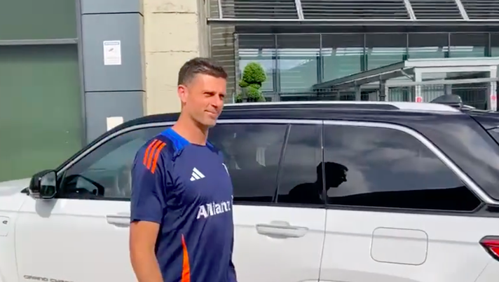 Primo giorno da juventino per Motta: “Chi non salta interista è”, ma lui non salta - immagine 1