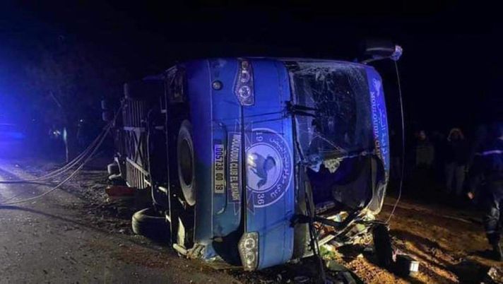 Tragedia in Algeria, bus della squadra si ribalta: muoiono portiere e vice allenatore - immagine 1